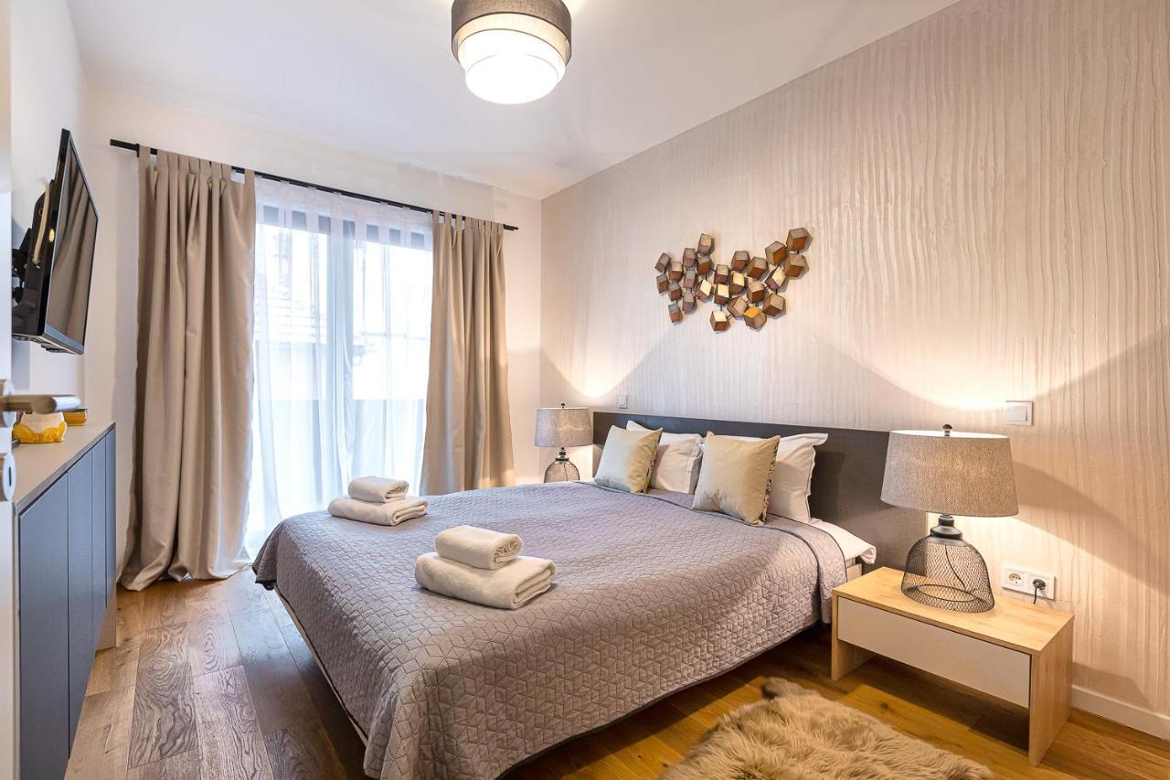 Cosmopolit Booking Брашов Экстерьер фото